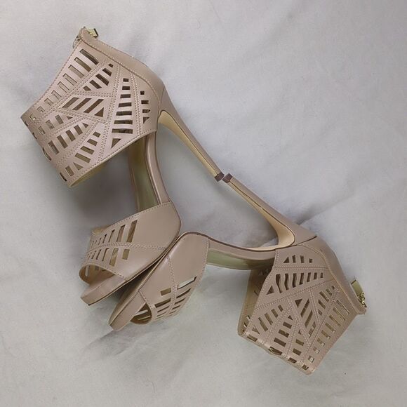 For Kitty Rescue! Guess Laser Cut Stilettos - Picture 6 of 16